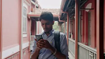 Zasłona do filmu "මෝඩ තරිඳු" #903597
