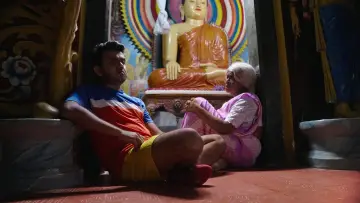 Zasłona do filmu "මෝඩ තරිඳු" #903598