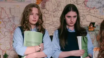 Zasłona do filmu "Extra Geography" #1585797