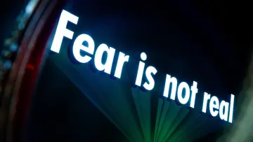 Zasłona do filmu "FEAR and DREAMS: NOW is the only reality" #837701