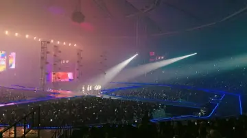 Zasłona do filmu "2016 방탄소년단 라이브 화양연화 온 스테이지 : 에필로그 리마스터링" #1524098
