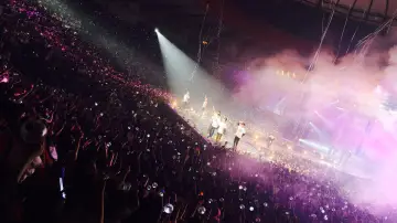 Zasłona do filmu "2016 방탄소년단 라이브 화양연화 온 스테이지 : 에필로그 리마스터링" #1524099