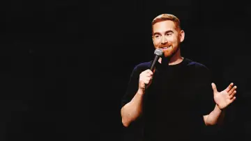 Zasłona do filmu "Andrew Santino: Cały ten szum" #1624217