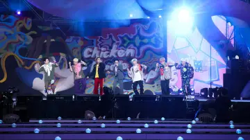 Zasłona do filmu "2021 방탄소년단 머스터 소우주 리마스터링" #936885