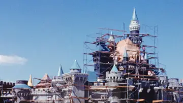 Zasłona do filmu "Disneyland Handcrafted" #531302