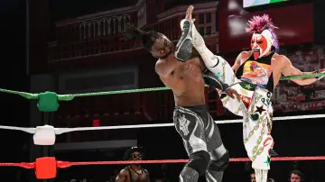 Zasłona do filmu "WWE/AAA Worlds Collide 2025: Las Vegas" #1211693