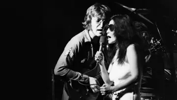 Zasłona do filmu "Power to the People: John & Yoko Live in NYC" #819294