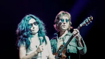 Zasłona do filmu "Power to the People: John & Yoko Live in NYC" #819296