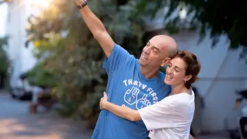 Zasłona do filmu "הולה צ