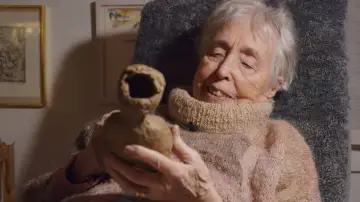 Zasłona do filmu "Farmors leriga händer - En film om Lisa Larson" #1528119