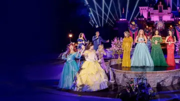 Zasłona do filmu "Disney Princess Concert: Celebrating 70 Years of Disneyland" #1524070