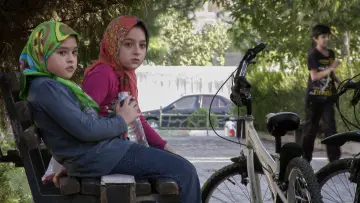 Zasłona do filmu "سه خواهر" #776874