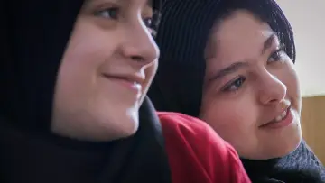 Zasłona do filmu "سه خواهر" #776876