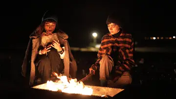 Zasłona do filmu "دور، در میانه شرق" #1296579