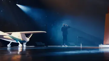 Zasłona do filmu "جون أشقر: عم جرّب" #845134