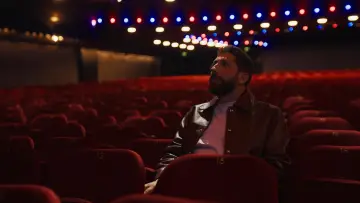 Zasłona do filmu "جون أشقر: عم جرّب" #845138