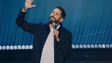 Zasłona do filmu "جون أشقر: عم جرّب" #845142
