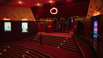 Zasłona do filmu "جون أشقر: عم جرّب" #845143