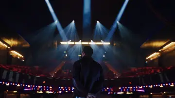 Zasłona do filmu "جون أشقر: عم جرّب" #845146