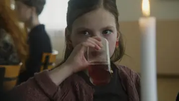 Zasłona do filmu "Manas pirmās bēres" #779944