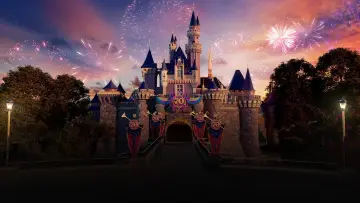 Zasłona do filmu "The Happiest Story on Earth: 70 Years of Disneyland" #980026