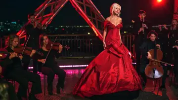 Zasłona do filmu "Christina Aguilera: Christmas in Paris" #1522860
