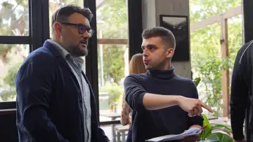 Zasłona do filmu "Γελοίοι Έρωτες" #778352