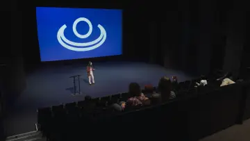Zasłona do filmu "How to Find a Career That Loves You Back" #977000