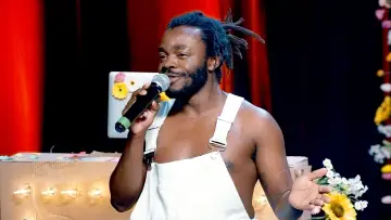 Zasłona do filmu "Demi Adejuyigbe: Is Going to Do One (1) Backflip" #1152061