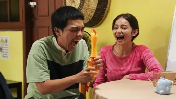 Zasłona do filmu "Suka Duka Tawa" #541382