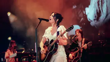 Zasłona do filmu "Apple Music Live: Gracie Abrams" #923889