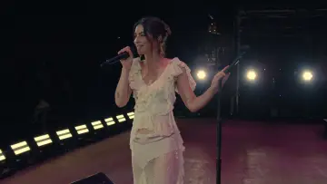 Zasłona do filmu "Apple Music Live: Gracie Abrams" #923895