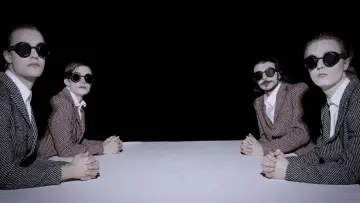 Zasłona do filmu "They