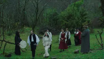 Zasłona do filmu "Άπειρη Γη" #780825