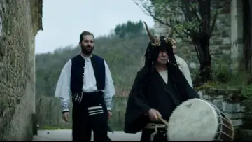 Zasłona do filmu "Άπειρη Γη" #780827
