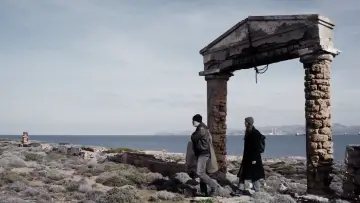 Zasłona do filmu "Η θάλασσα το χειμώνα" #857645