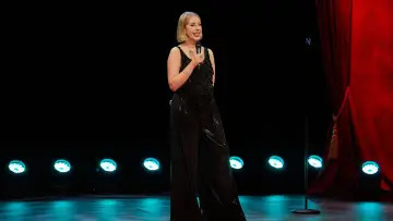 Zasłona do filmu "Katherine Ryan: First Born Daughter" #1527854