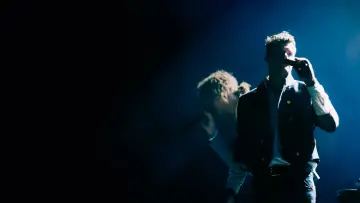 Zasłona do filmu "for KING + COUNTRY: NO TURNING BACK" #593038