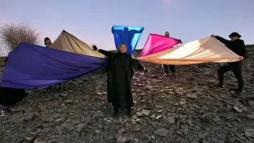 Zasłona do filmu "Lieder von Hoffnung und Verzweiflung. Vorgetragen von Bundschuh, Fish, Fox Tail, Rainbow, Dead Drummer, Muse-Leaving Germany und anderen Akteuren" #569099