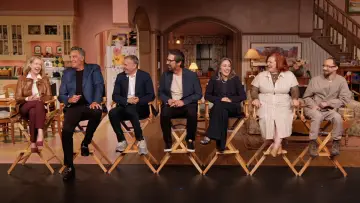 Zasłona do filmu "Everybody Loves Raymond: 30th Anniversary Reunion" #1569598