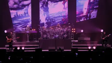 Zasłona do filmu "Dream Theater - Quarantième: Live à Paris" #632191