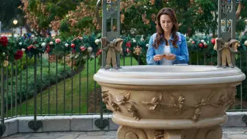 Zasłona do filmu "Holiday Ever After: A Disney World Wish Come True" #1811370