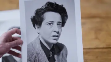 Zasłona do filmu "Hannah Arendt: Eine Jüdin im Pariser Exil" #1915157