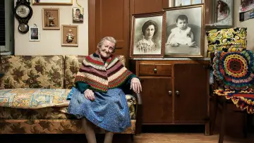 Zasłona do filmu "The Oldest Person in the World" #544048
