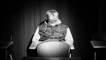 Zasłona do filmu "The Cracks" #975088