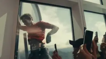 Zasłona do filmu "Wspinaczka na wieżowiec na żywo" #518944