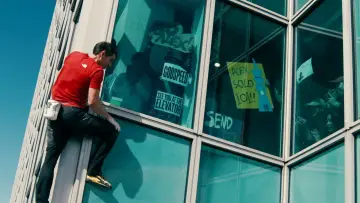 Zasłona do filmu "Wspinaczka na wieżowiec na żywo" #916294