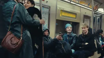 Zasłona do filmu "but they were kissing" #1171563