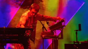 Zasłona do filmu "Jean-Michel Jarre - Live in Sevilla" #932268