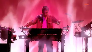 Zasłona do filmu "Jean-Michel Jarre - Live in Sevilla" #932269